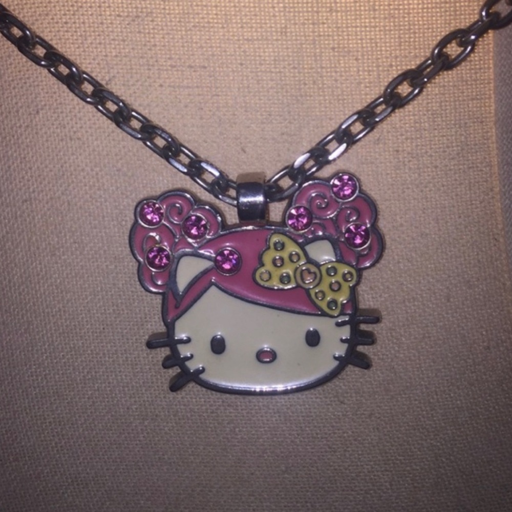 ❤️‍🔥LOOKING TO BUY TARINA TARANTINO PINK HEAD  NECKLACES!!❤️‍🔥 NOT SELLING🗣